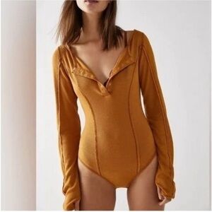 FREE PEOPLE Sloane Bodysuit Amber Henley Snaps Thumbholes Golden Mustard